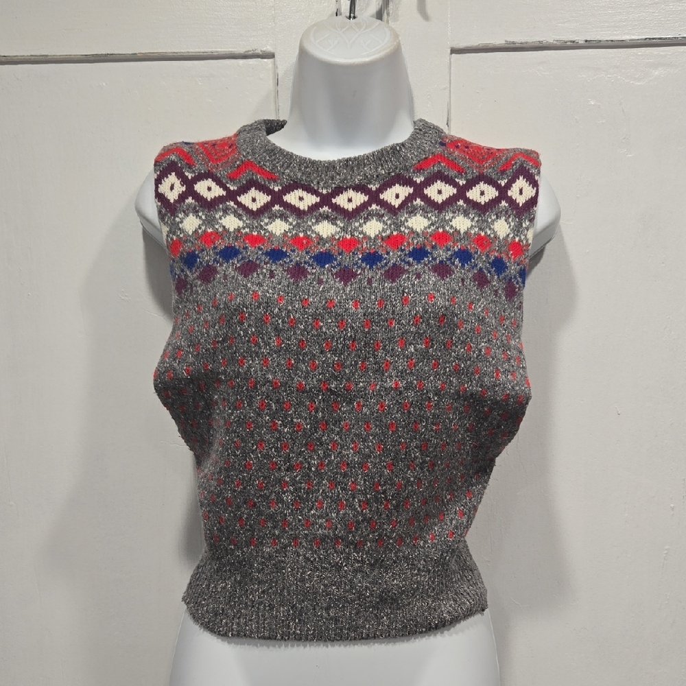 FILET SILK BLEND KNIT VEST. SIZE SMALL.. . #7150
